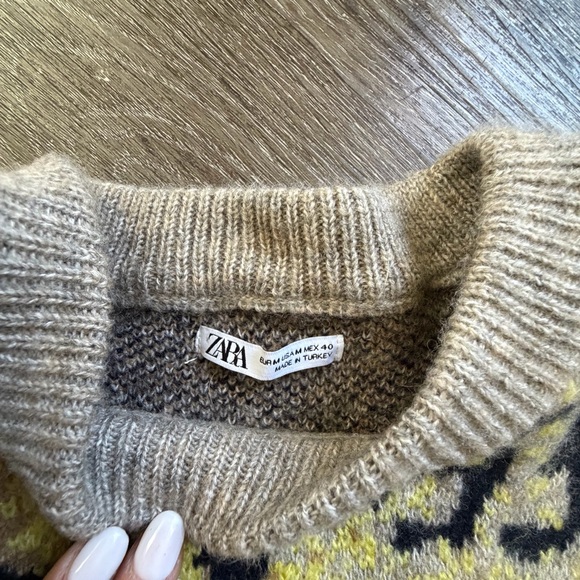 Zara Beige and Yellow Patterned Sweater - Picture 2 of 4